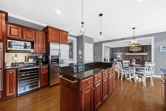 40W612 N Blue Lake Circle, Campton Hills, IL 60175
