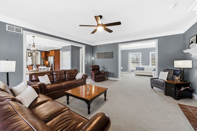 40W612 N Blue Lake Circle, Campton Hills, IL 60175
