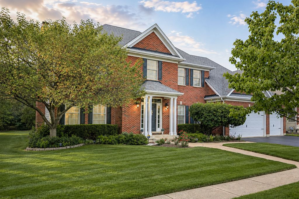 40W612 N Blue Lake Circle, Campton Hills, IL 60175