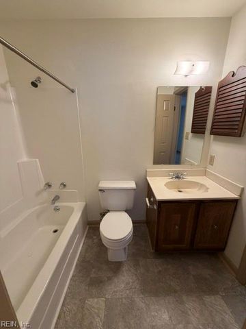 520 Heacox LN, Newport News, VA 23608