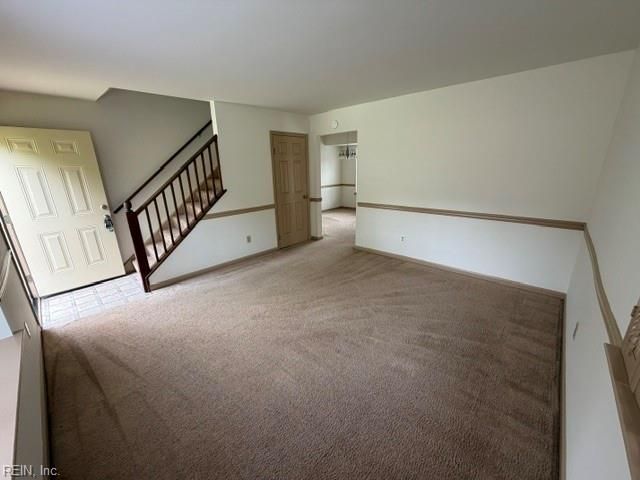 520 Heacox LN, Newport News, VA 23608