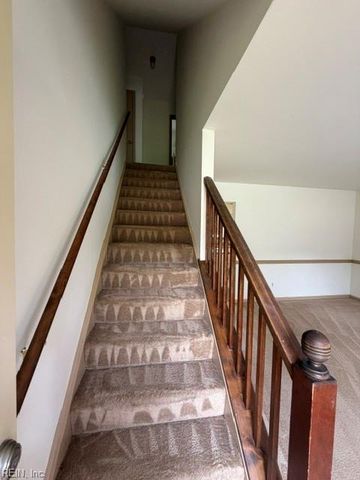 520 Heacox LN, Newport News, VA 23608