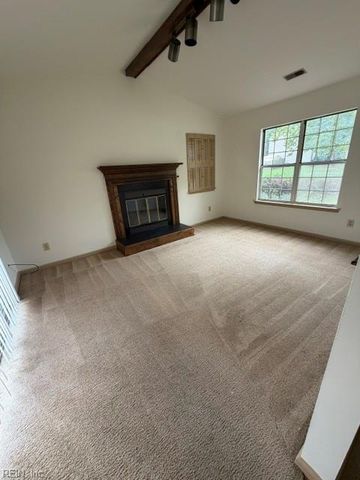 520 Heacox LN, Newport News, VA 23608
