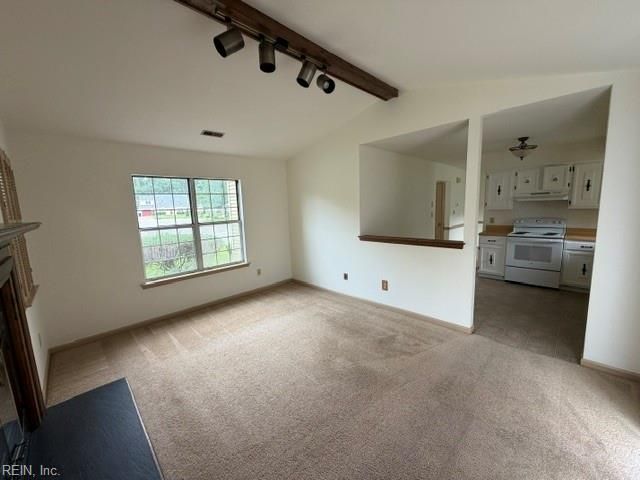520 Heacox LN, Newport News, VA 23608