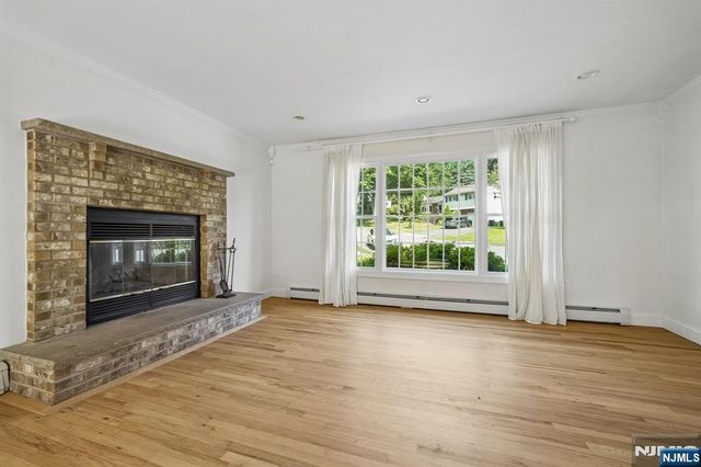 38 Serafin Place, Glen Rock, NJ 07452