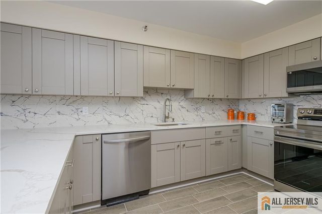 30 S Adelaide Avenue 4K, Highland Park, NJ 08904