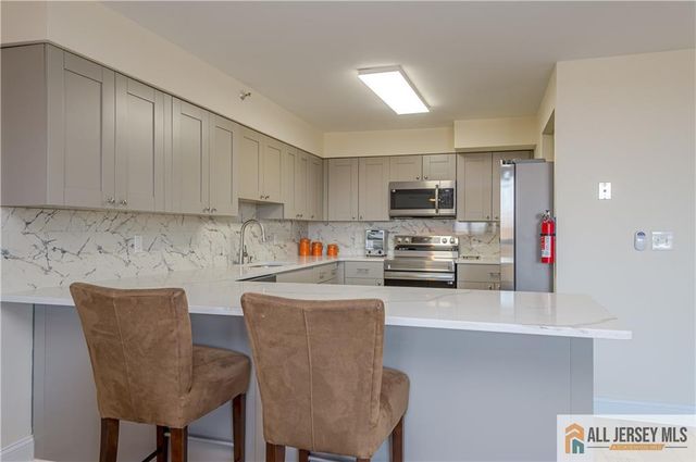 30 S Adelaide Avenue 4K, Highland Park, NJ 08904