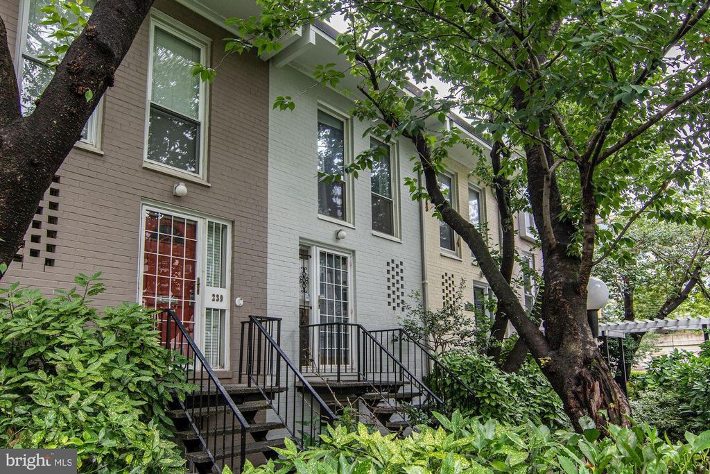 237 G ST SW #120, Washington, DC 20024