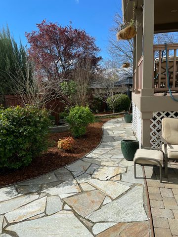 374 Leandra Lane, Eagle Point, OR 97524