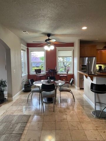 374 Leandra Lane, Eagle Point, OR 97524