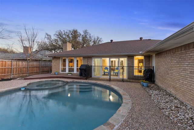1105 E Spring Valley Road, Richardson, TX 75081