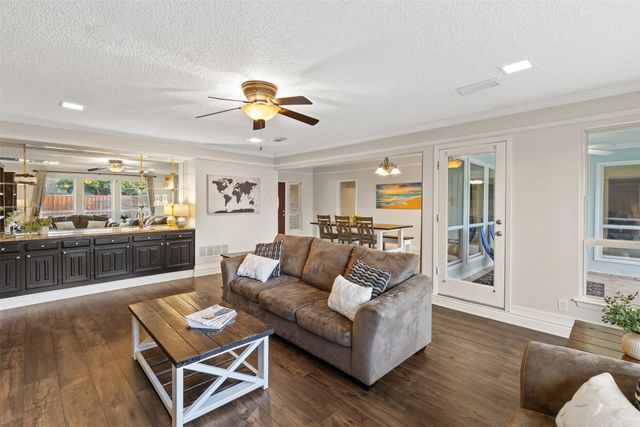 1105 E Spring Valley Road, Richardson, TX 75081