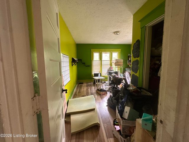 3638 River Park Dr, Louisville, KY 40211