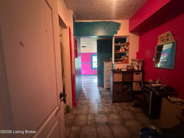 3638 River Park Dr, Louisville, KY 40211