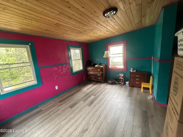 3638 River Park Dr, Louisville, KY 40211