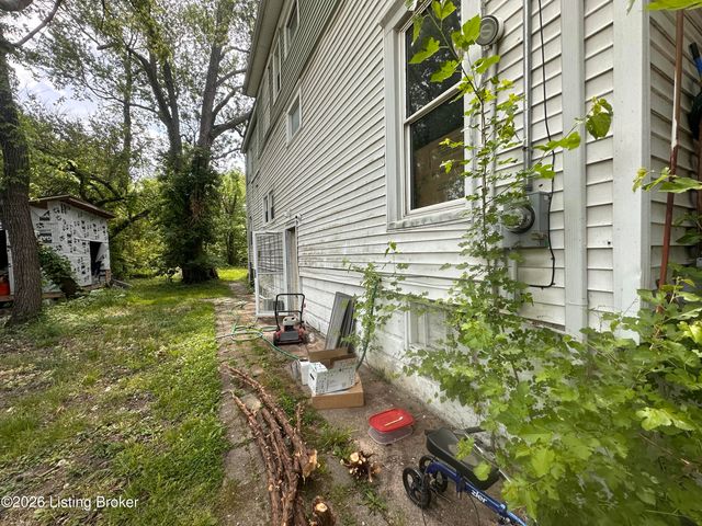 3638 River Park Dr, Louisville, KY 40211