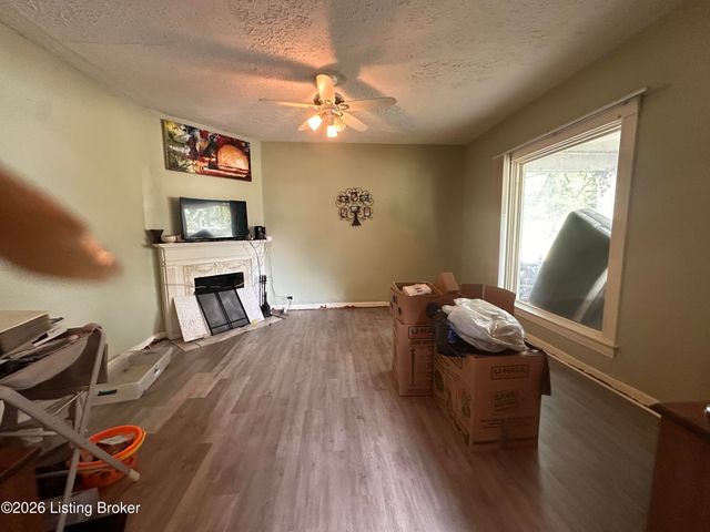 3638 River Park Dr, Louisville, KY 40211