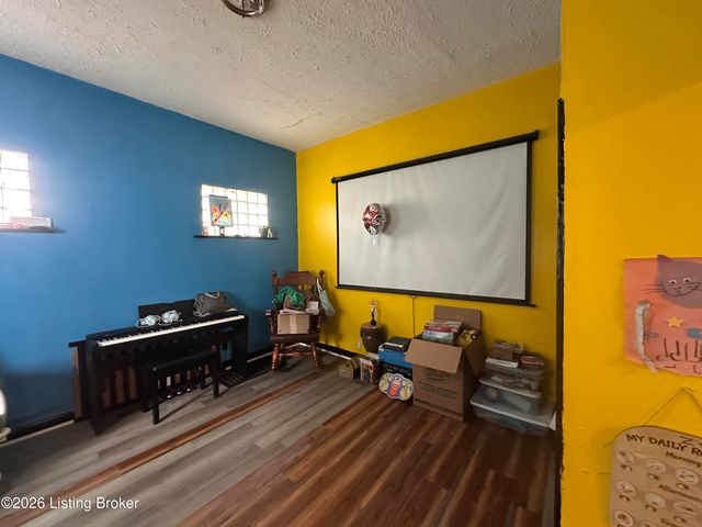 3638 River Park Dr, Louisville, KY 40211