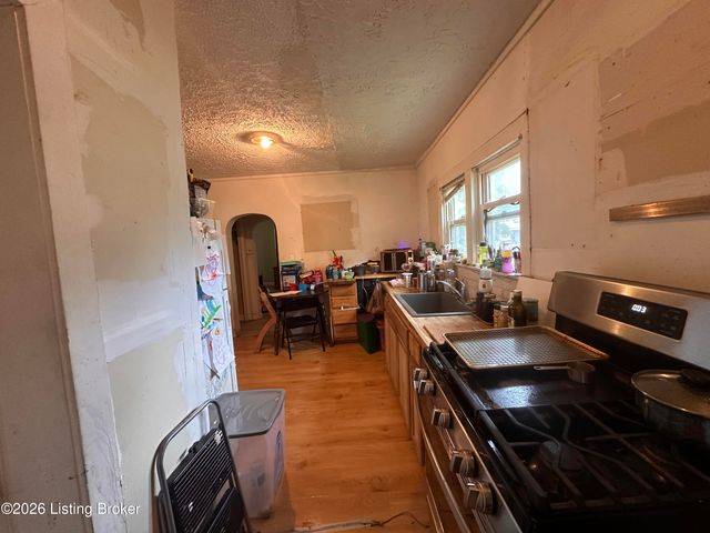 3638 River Park Dr, Louisville, KY 40211