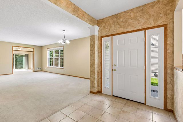 1692 Oakbrooke Way, Eagan, MN 55122