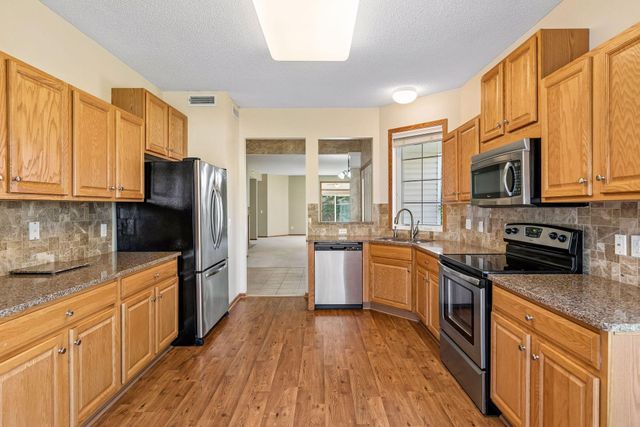 1692 Oakbrooke Way, Eagan, MN 55122