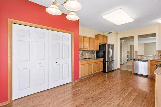 1692 Oakbrooke Way, Eagan, MN 55122