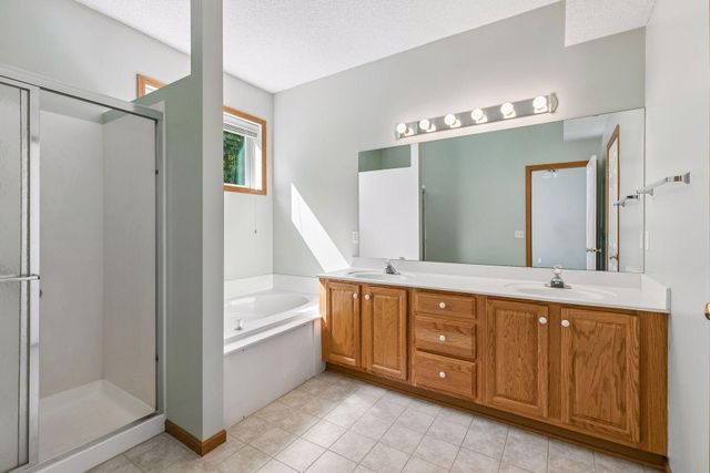 1692 Oakbrooke Way, Eagan, MN 55122