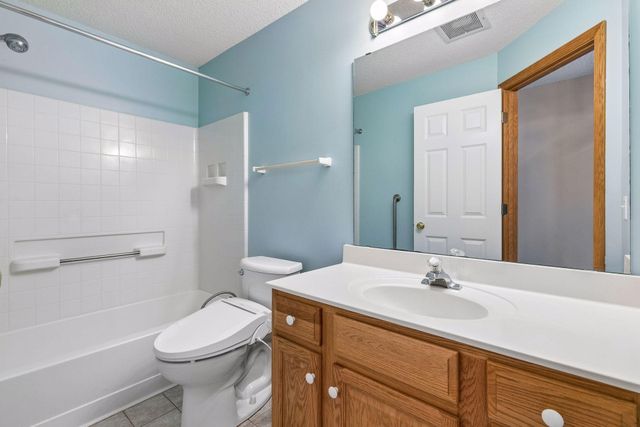 1692 Oakbrooke Way, Eagan, MN 55122