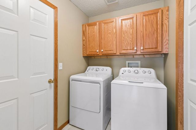 1692 Oakbrooke Way, Eagan, MN 55122