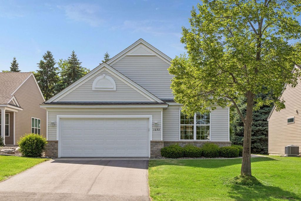 1692 Oakbrooke Way, Eagan, MN 55122