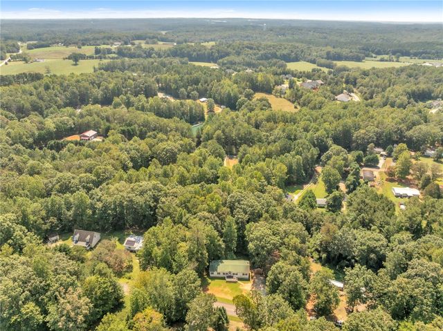 121 Breezewood Drive, Westminster, SC 29693