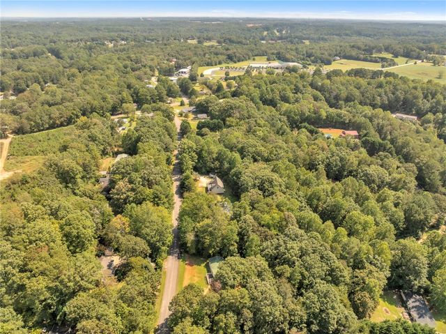 121 Breezewood Drive, Westminster, SC 29693