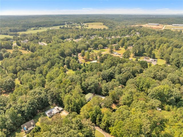 121 Breezewood Drive, Westminster, SC 29693