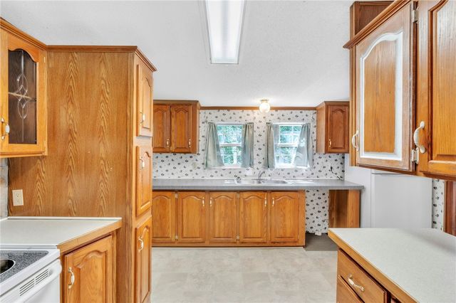 121 Breezewood Drive, Westminster, SC 29693