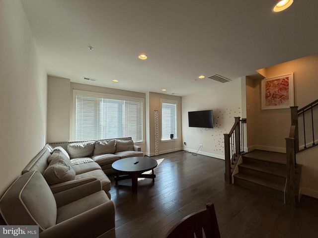 6611 EAMES WAY, Bethesda, MD 20817