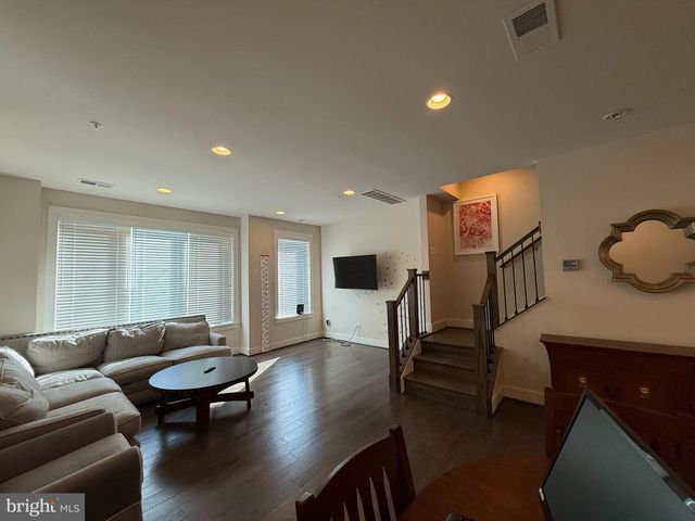 6611 EAMES WAY, Bethesda, MD 20817