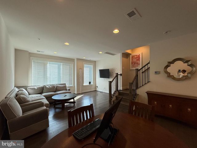 6611 EAMES WAY, Bethesda, MD 20817