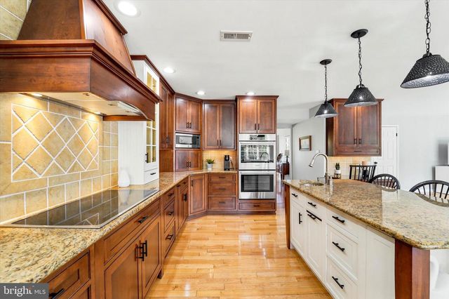 205 MAPLEWOOD DR, Phoenixville, PA 19460