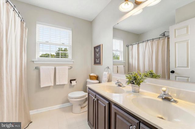 205 MAPLEWOOD DR, Phoenixville, PA 19460