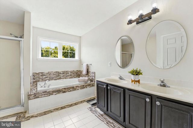 205 MAPLEWOOD DR, Phoenixville, PA 19460