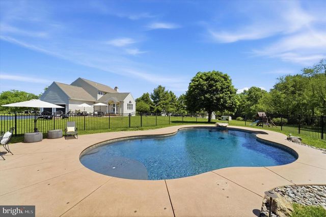 205 MAPLEWOOD DR, Phoenixville, PA 19460