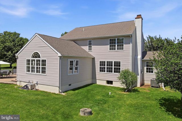 205 MAPLEWOOD DR, Phoenixville, PA 19460