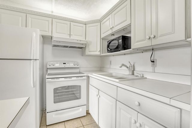 680 Horizon W, Boynton Beach, FL 33435