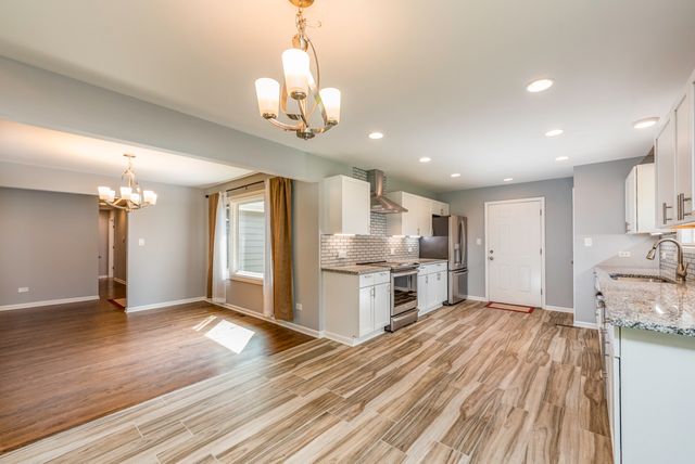 579 Phillips Circle, Antioch, IL 60002