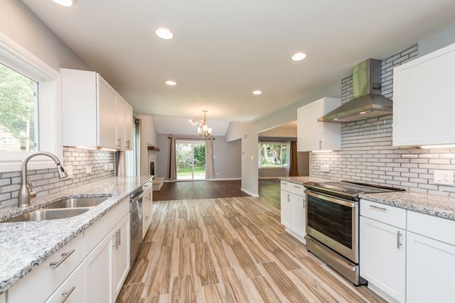 579 Phillips Circle, Antioch, IL 60002