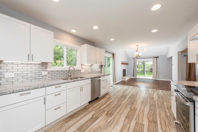579 Phillips Circle, Antioch, IL 60002