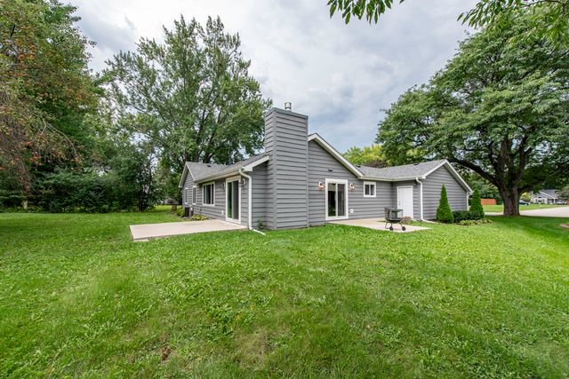579 Phillips Circle, Antioch, IL 60002
