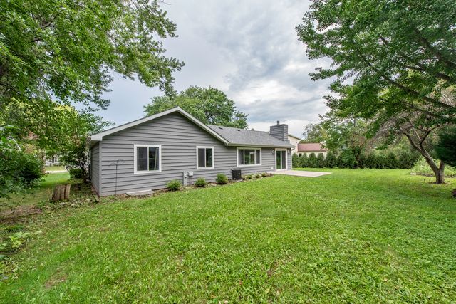 579 Phillips Circle, Antioch, IL 60002