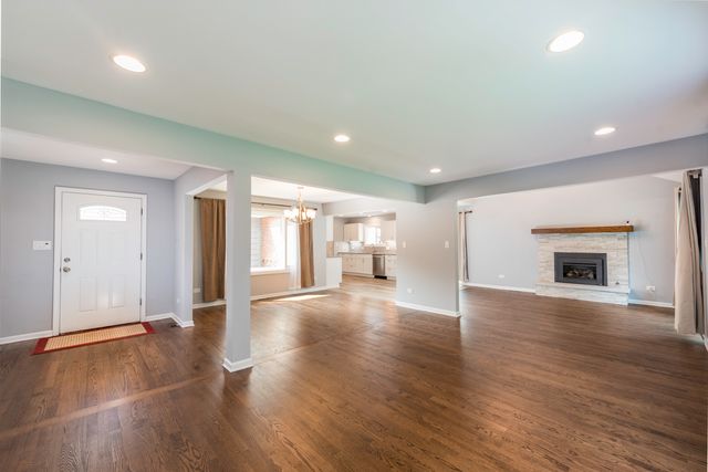 579 Phillips Circle, Antioch, IL 60002