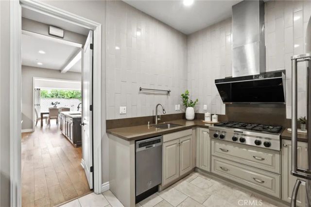 12 Spanish Moss, Irvine, CA 92602
